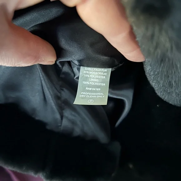 Calvin Klein black Faux Fur Jacket/capelet - Picture 6 of 8